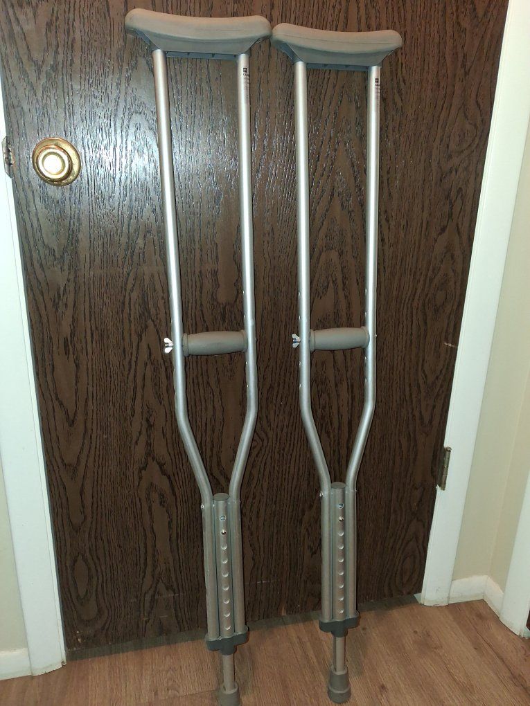 Medline Guardian Adjustable Aluminum Axillary Crutches - 300 lbs Capacity