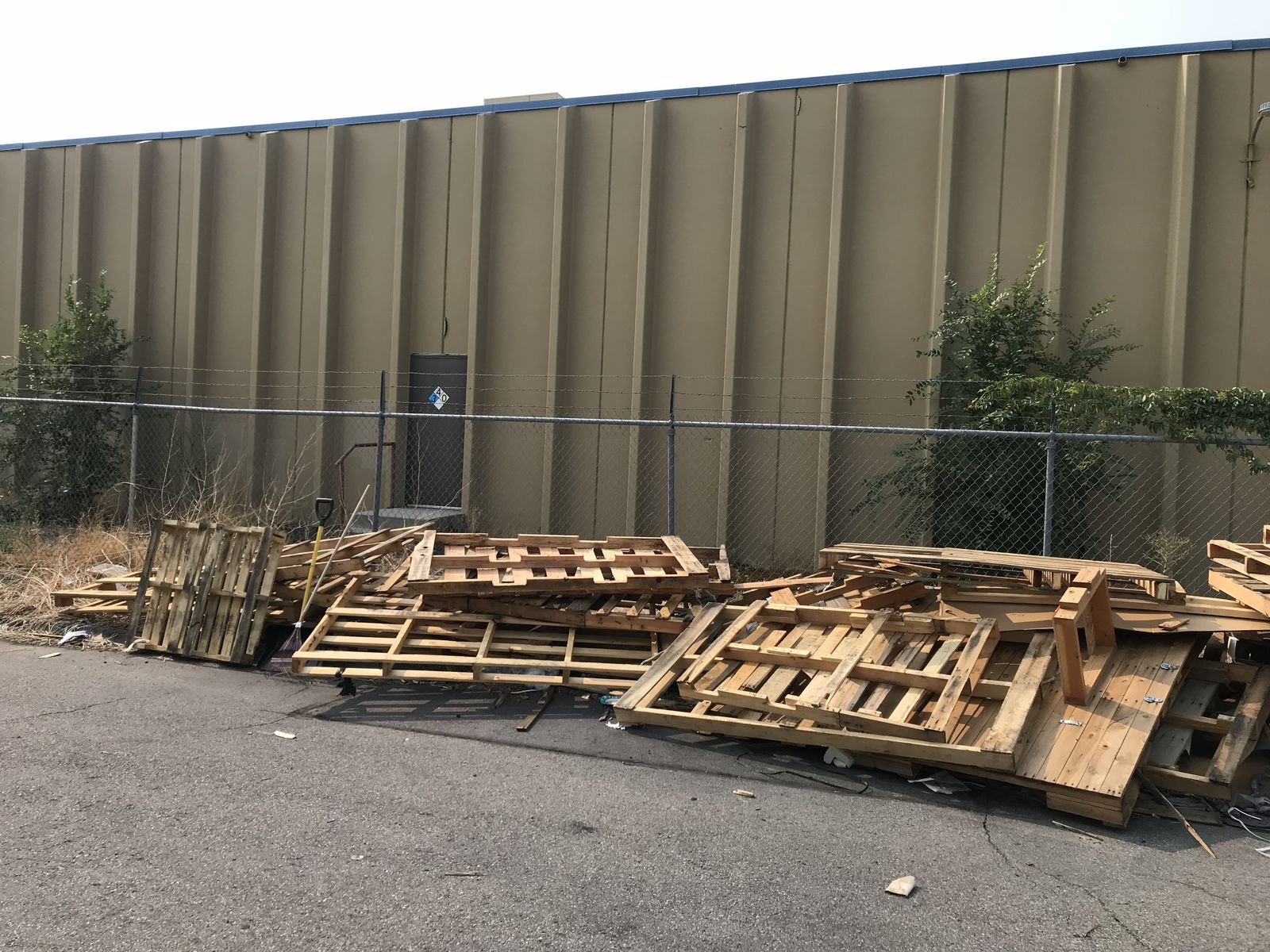 Free Pallets/Firewood!