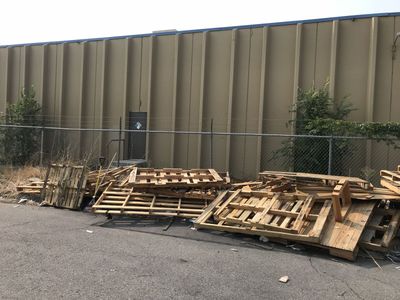 Free Pallets/Firewood!