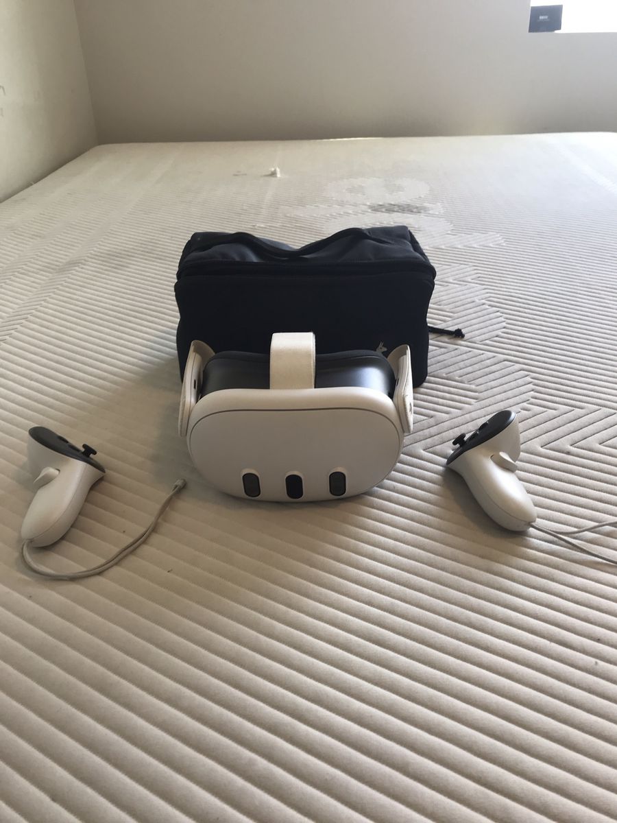 Meta Quest 3 VR Headset with Controllers and carrying case