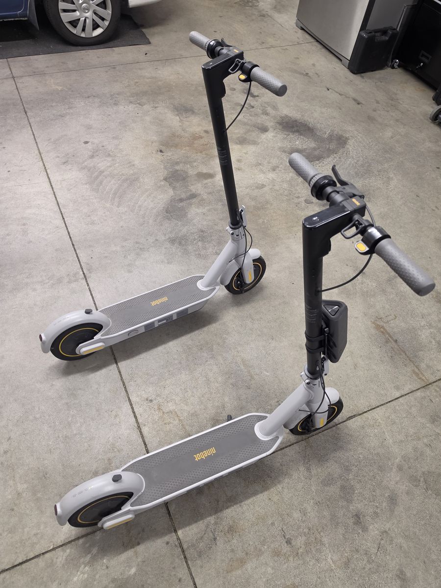 2 Segway Ninebot Max G30LP scooters
