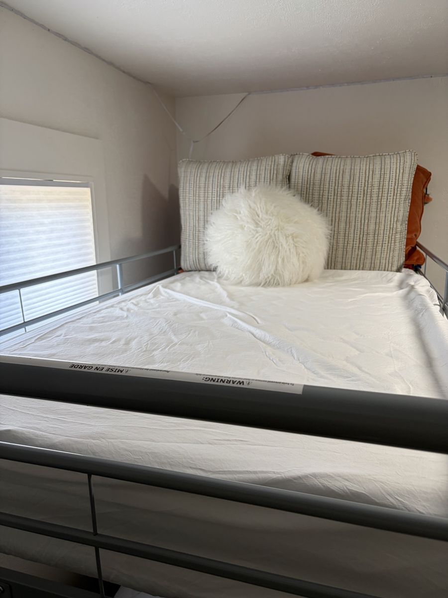 Main image 3