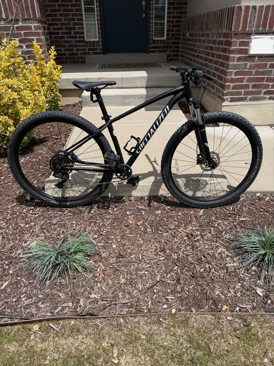 Specialized Rockhopper Hardtail Mountain Bike - Black