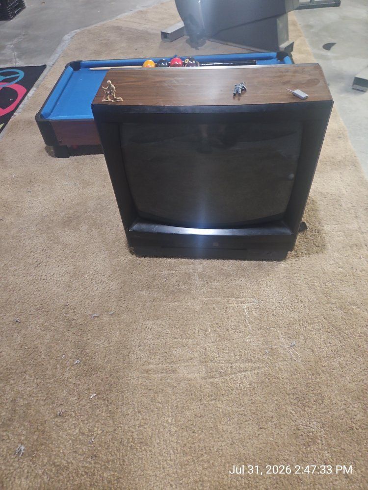 Vintage J.C. Penney CRT Television (Model 685-2147, June 1987) Wood Grain Top