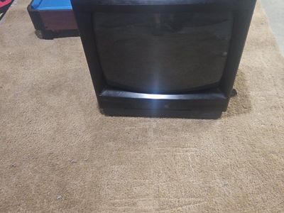 Vintage J.C. Penney CRT Television (Model 685-2147, June 1987) Wood Grain Top