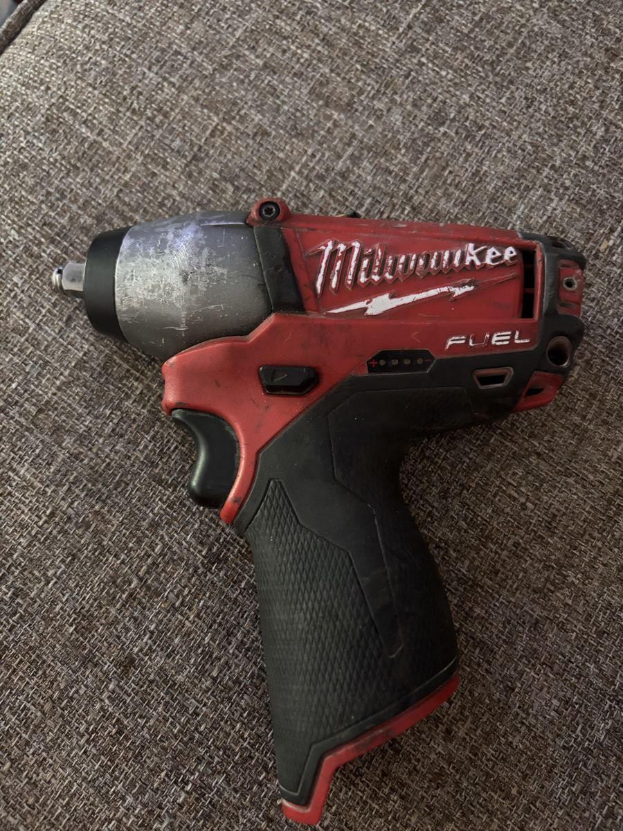 Nice Milwaukee 12 volt impact driver in good condition no battery or charger