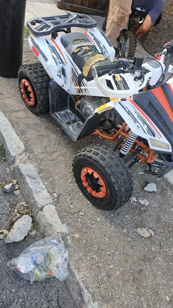 Coleman Powersports AT125EX 125cc Youth ATV - White/Orange