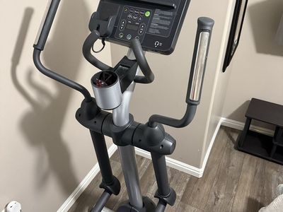Elliptical- Life Fitness Integrity Series Commercial Elliptical + Floor Mat - New Battery