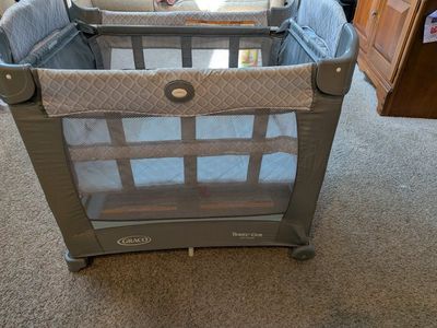 Graco Travel Lite Crib with Stages Gray Portable Playard