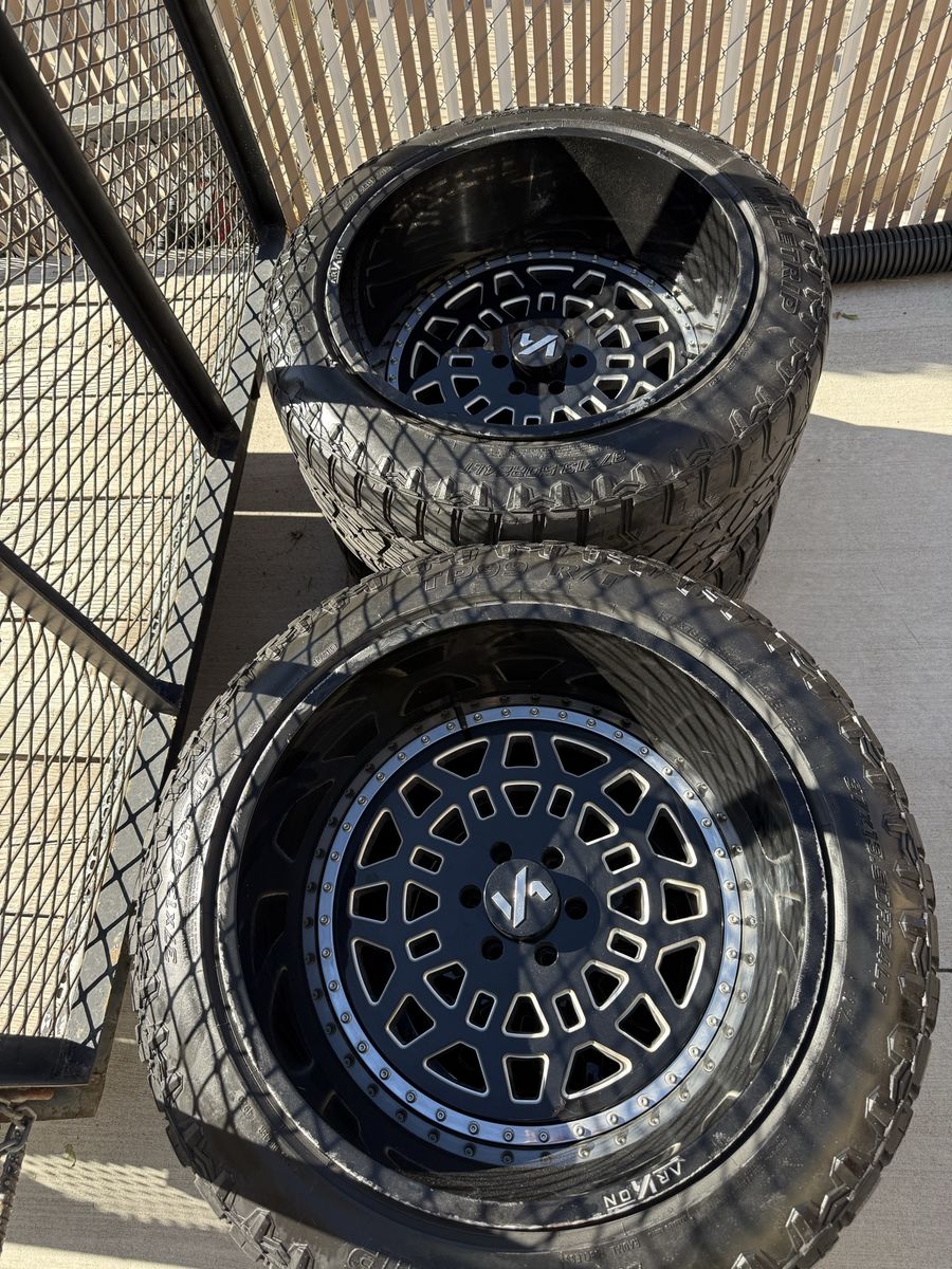 24" ARKON Triumph Wheels & 37" Miletrip R/T Tires - Complete Set of 4 (TPMS/Lugs Included