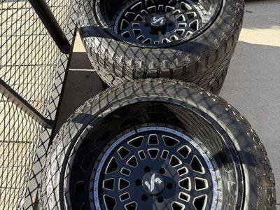 24" ARKON Triumph Wheels & 37" Miletrip R/T Tires - Complete Set of 4 (TPMS/Lugs Included