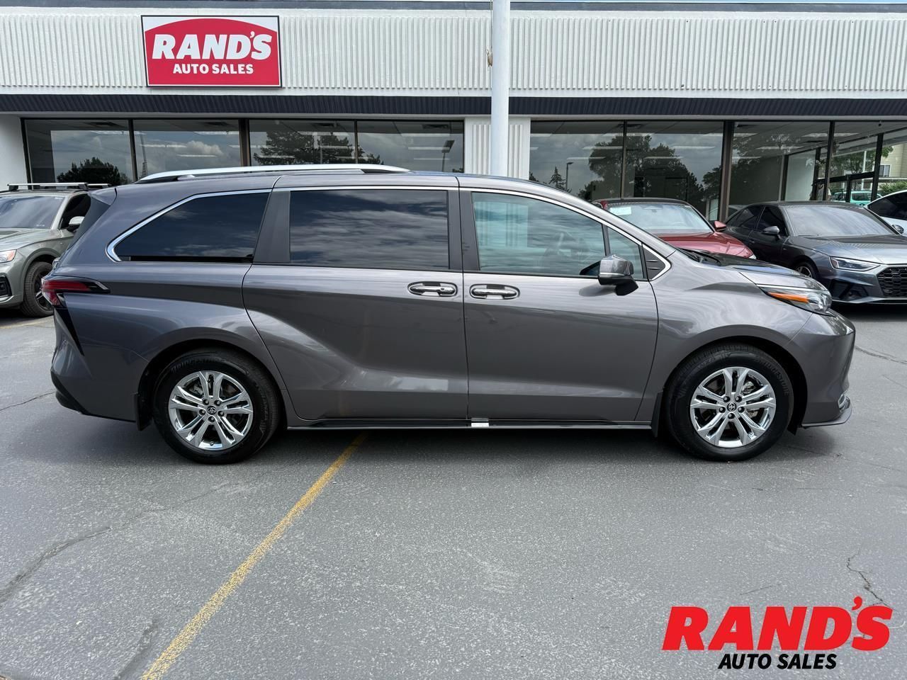 2024 Toyota Sienna Platinum 7-Passenger