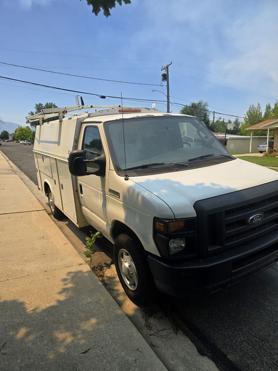 2008 Ford E-350 and Econoline 350 