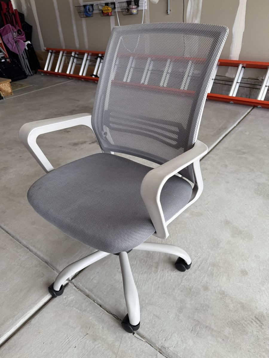 Gray Mesh Swivel Office Chair with White Frame - Adjustable Ergonomic Design