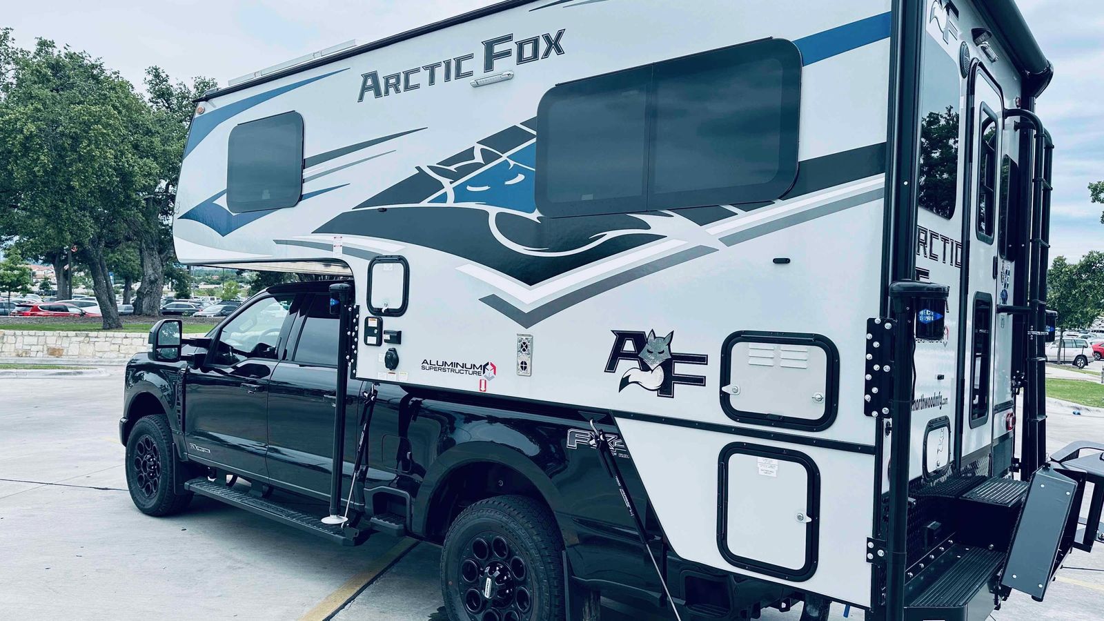 2024 Arctic Fox 865 Slide-in Truck Camper