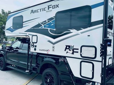 2024 Arctic Fox 865 Slide-in Truck Camper