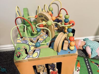 Busy Zoo Activity Cube