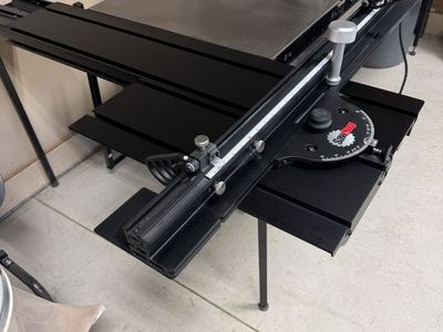 Sawstop sliding crosscut table