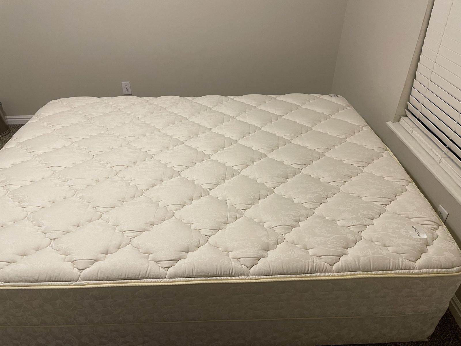 Jamison Bedding Queen Mattress and Box Springs