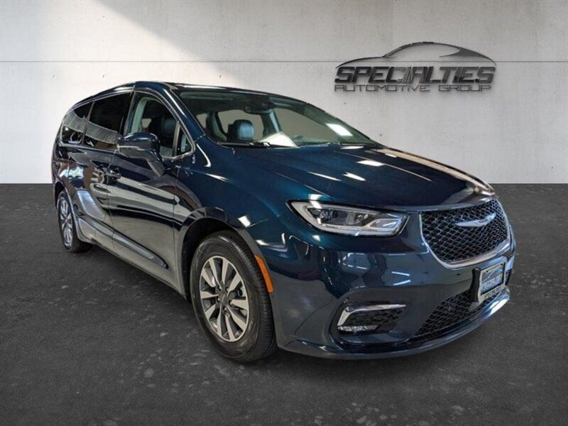 2022 Chrysler Pacifica Hybrid Touring L