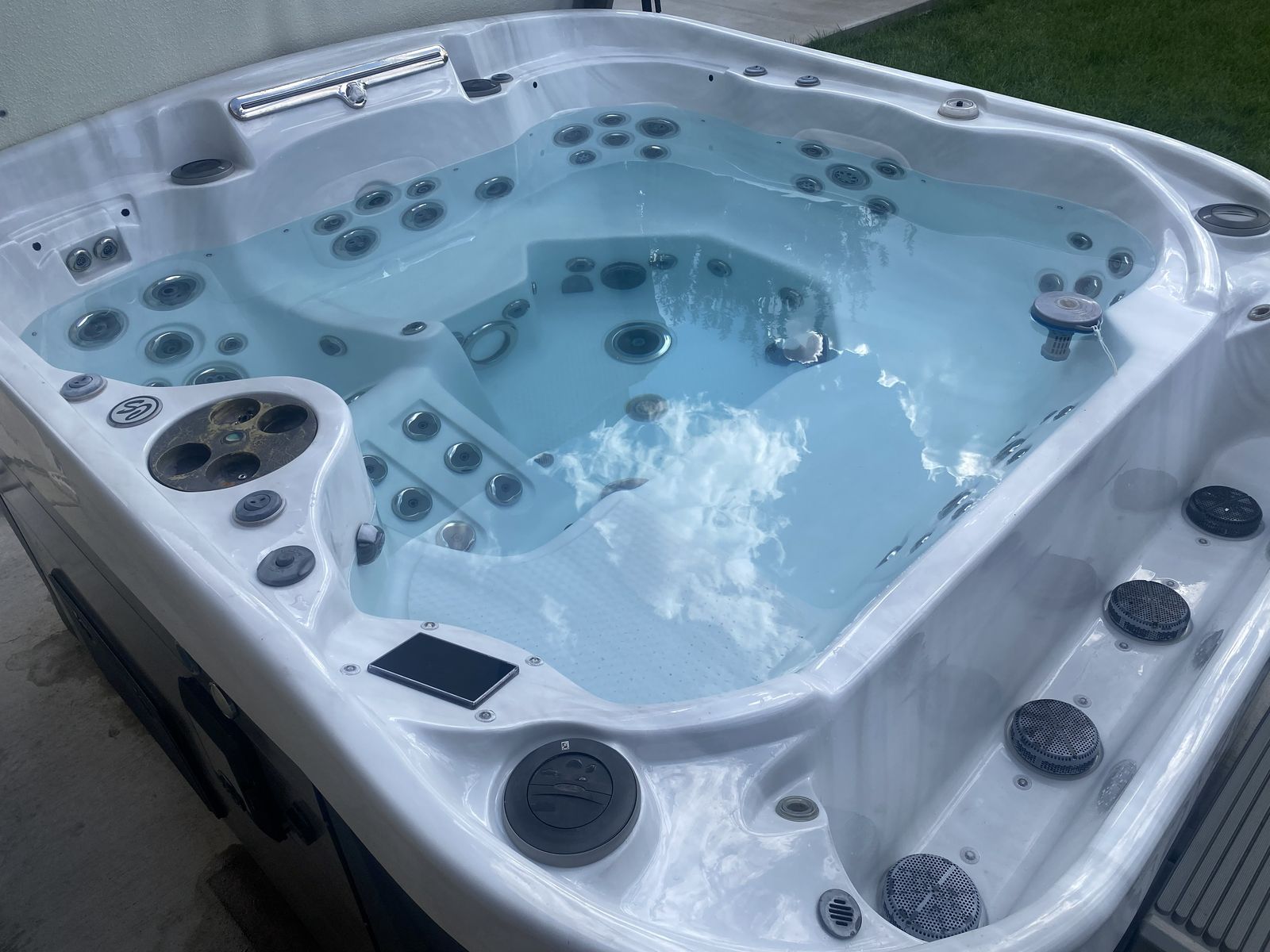 Coast Cascade II Hot Tub / Spa 92" x 101" -  Spa Cover, Step, Cover Lifter & Free Delivery