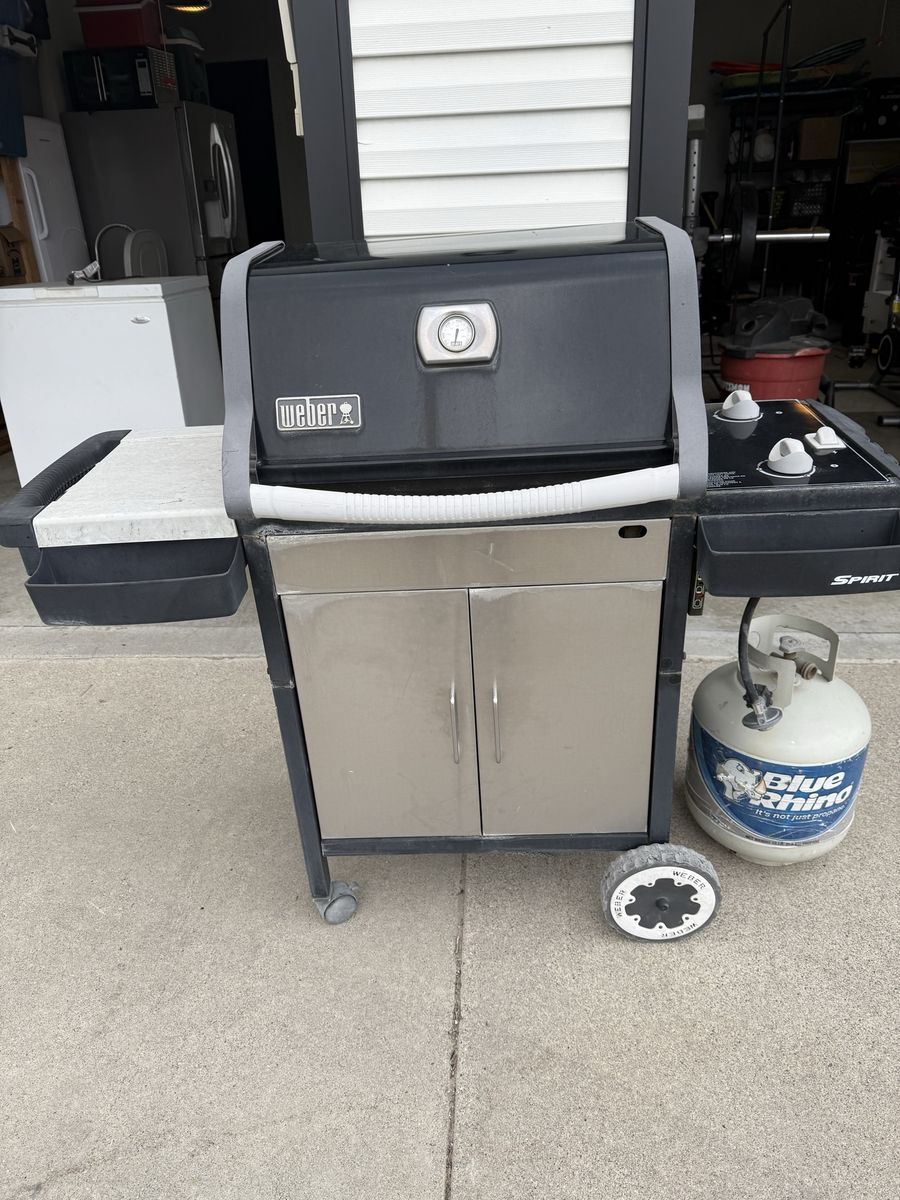 Weber Spirit E-210 2-Burner Propane Gas Grill with Side Burner & Side Tables
