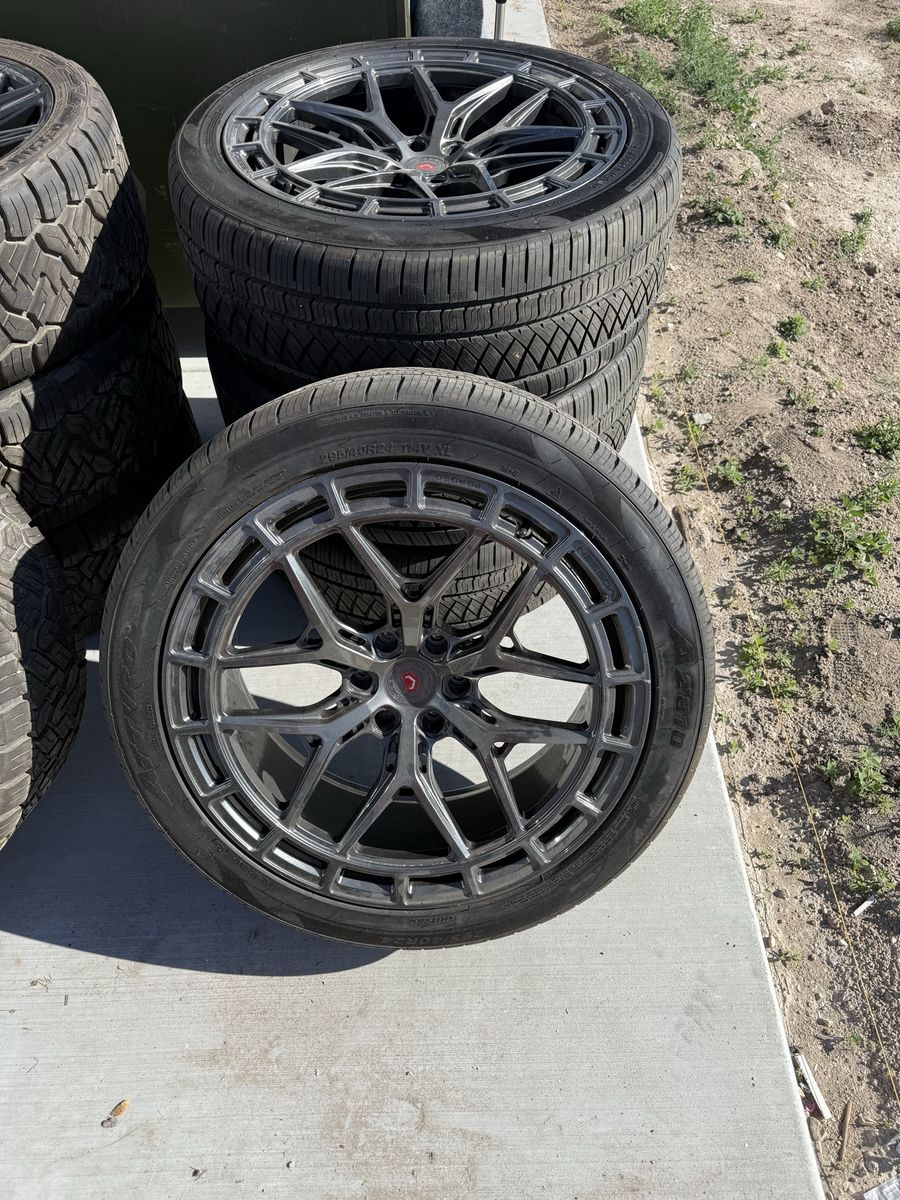 Vossen wheels with new tires 24x10 6x139.7 (6x5.5)