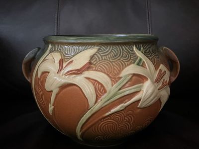 Gorgeous Roseville Jardinare Planter Pot - Marked on the Bottom