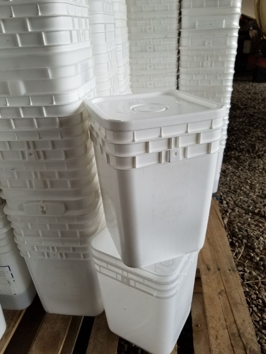 4 gallon buckets