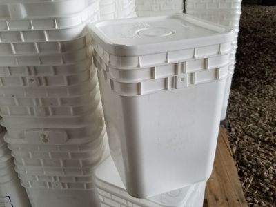 4 gallon buckets