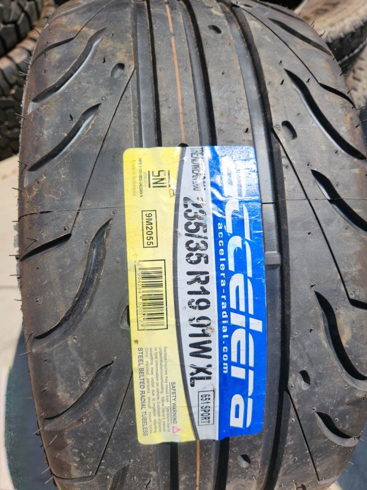 235/35r19 accelera radial