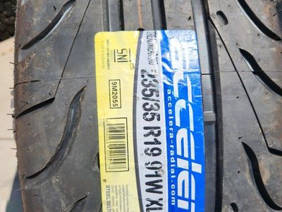 235/35r19 accelera radial