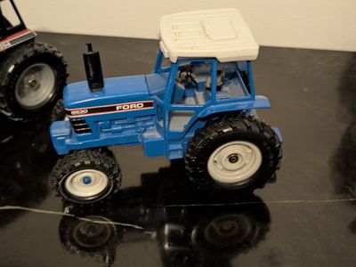 Vintage Ertl Ford Tractor Blue 8630 Powershift 1:32 Diecast Big Farm Tractor