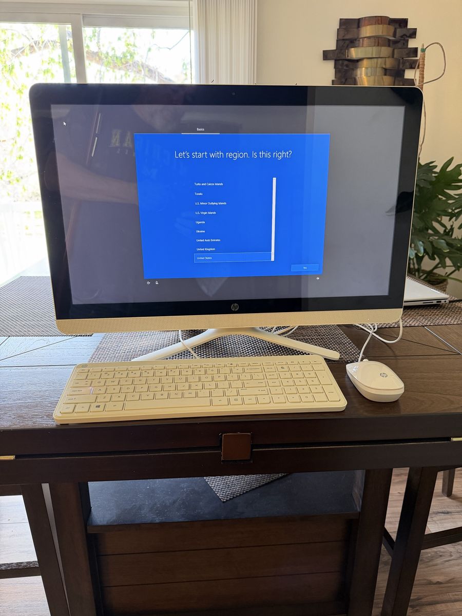 HP All-in-one Touchscreen Computer