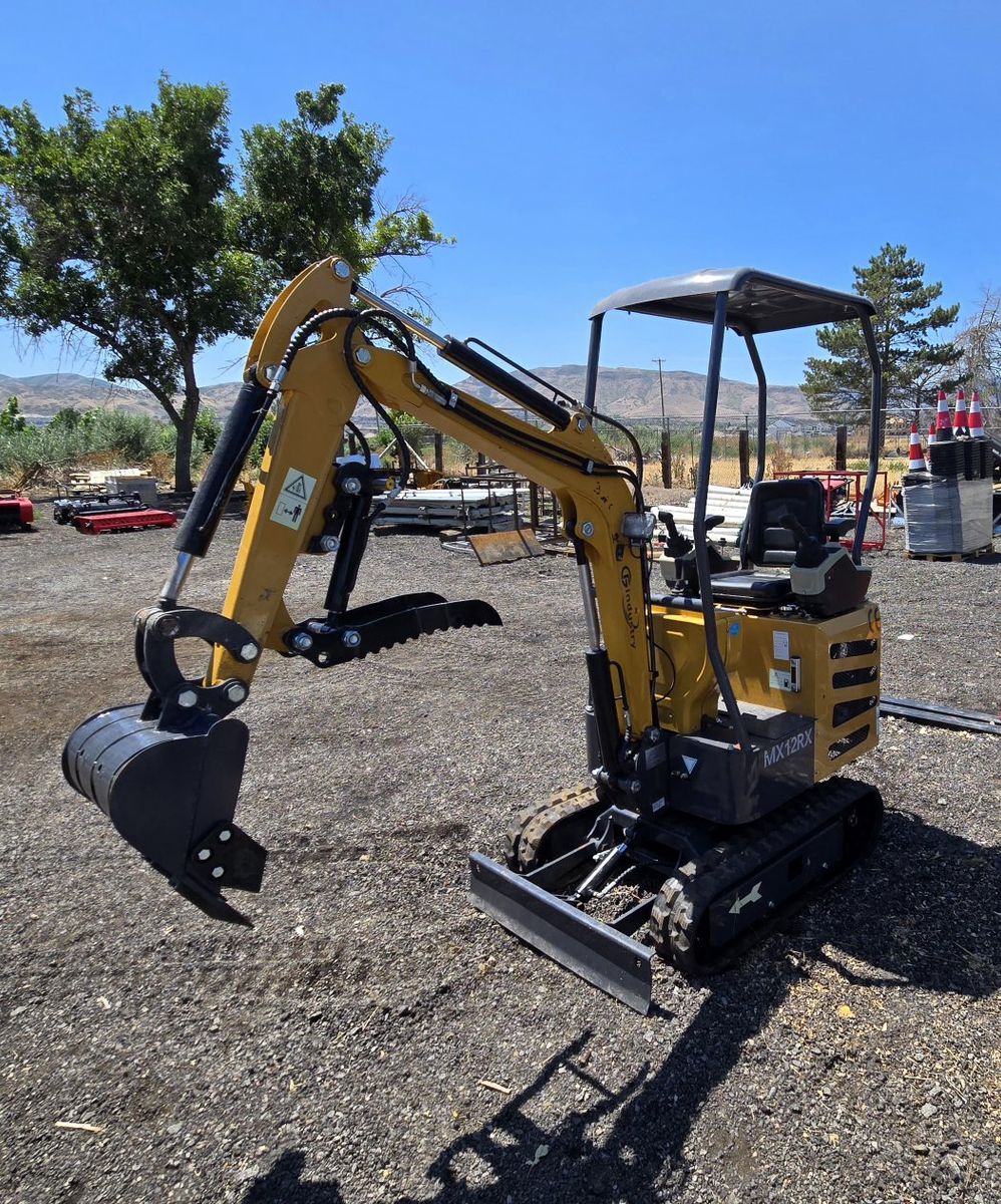 NEW AGT MX12RX 1 Ton Mini Excavator with Hydraulic Thumb (Mini-Ex)