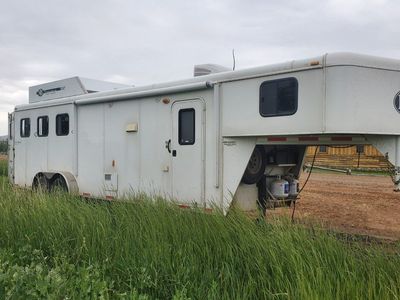 2014 3 horse bison trail hand living quarters
