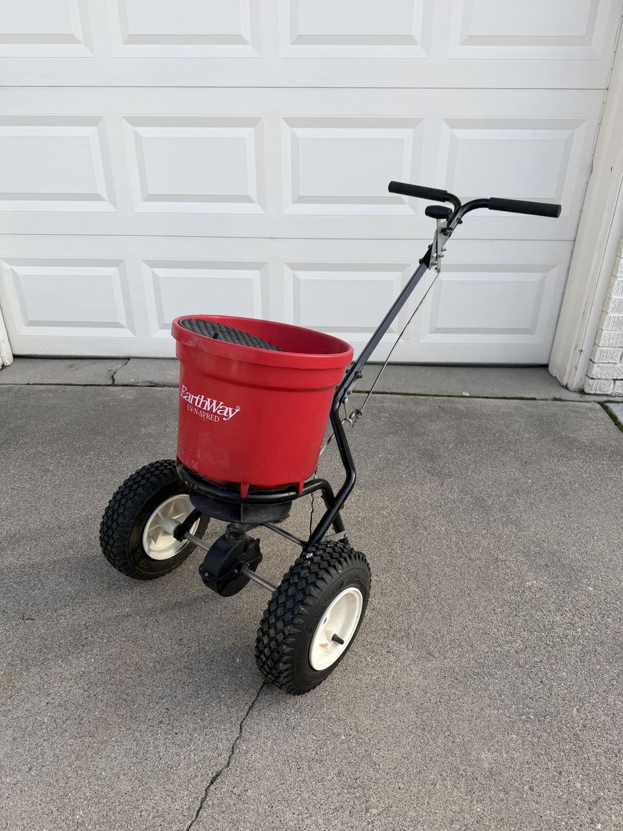 EarthWay Broadcast Spreader