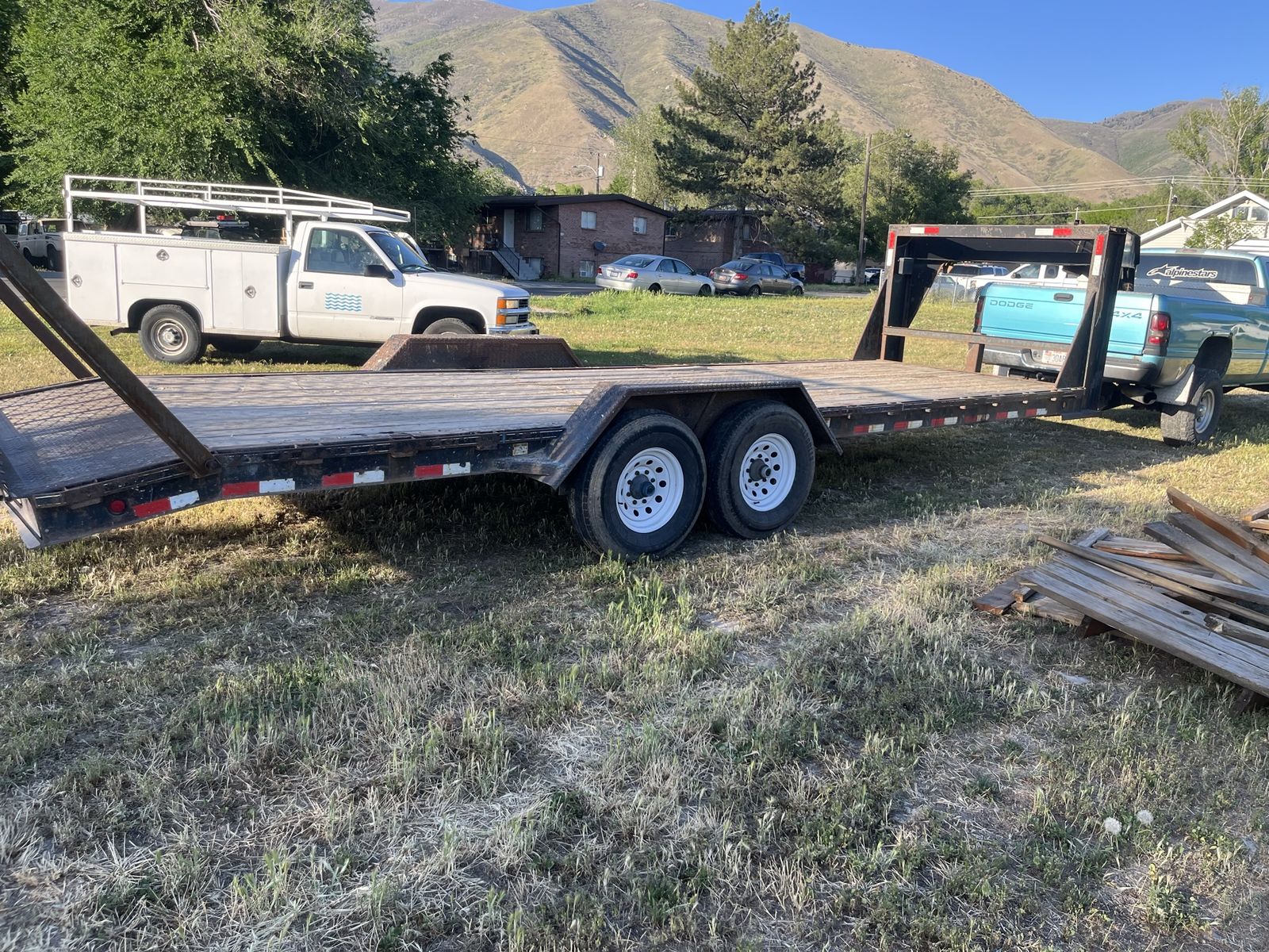 24’ Gooseneck Equipment/ Car Hauler