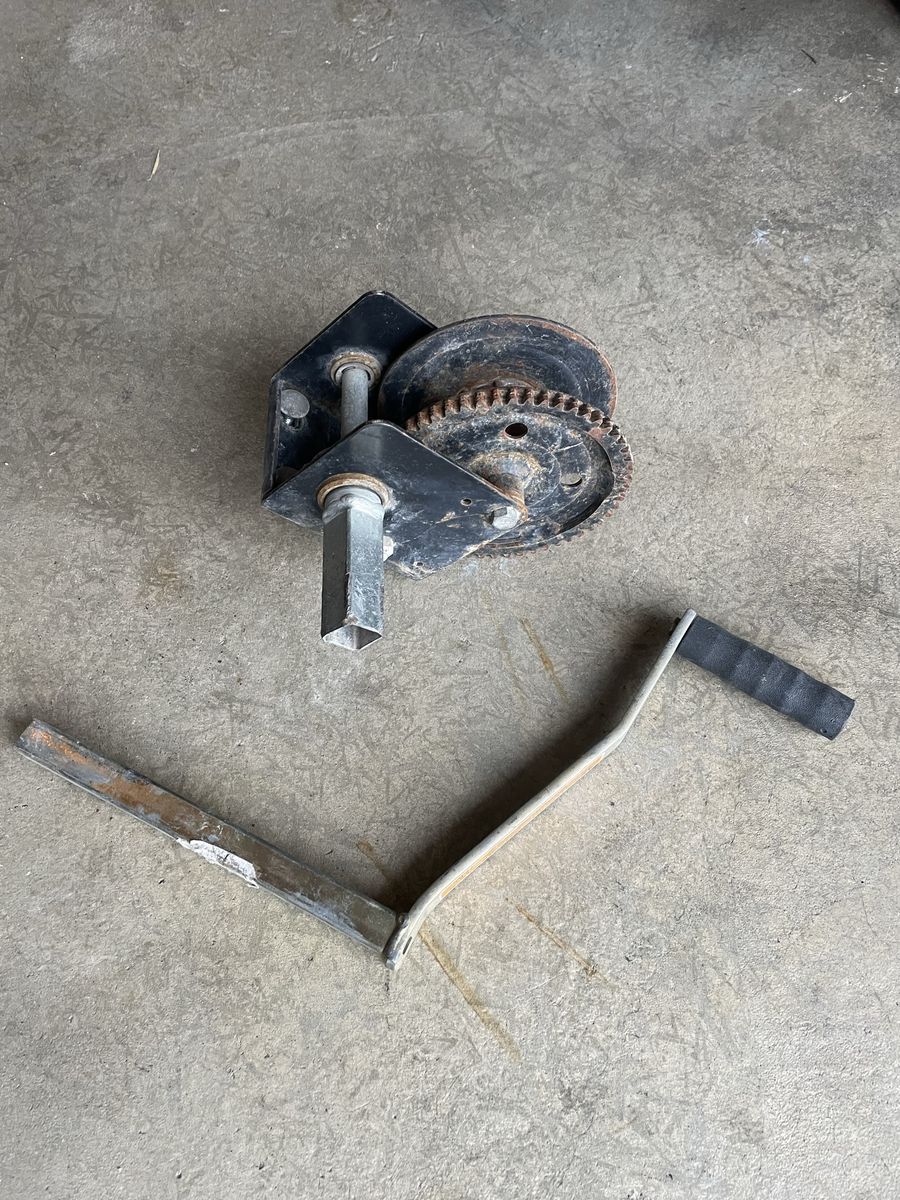 Manual winch