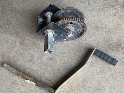 Manual winch