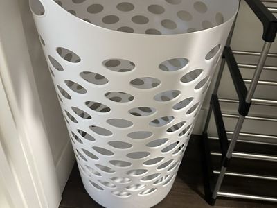 Laundry hamper
