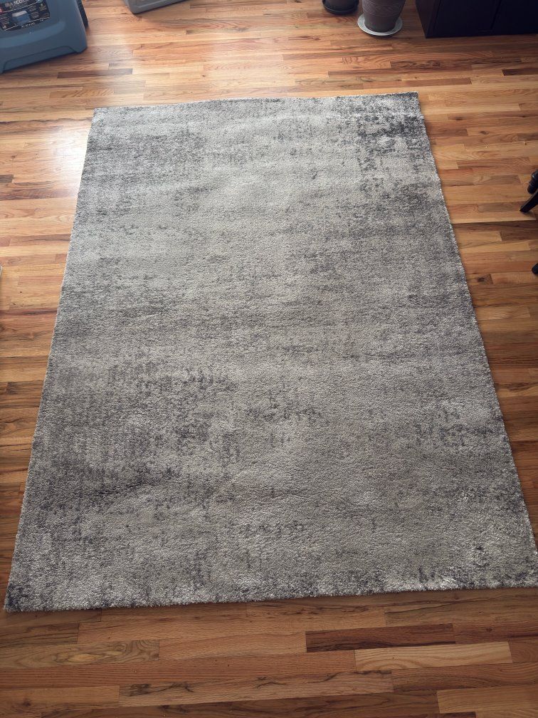 Grey Abstract Pattern Area Rug - Modern & Durable, Excellent Condition