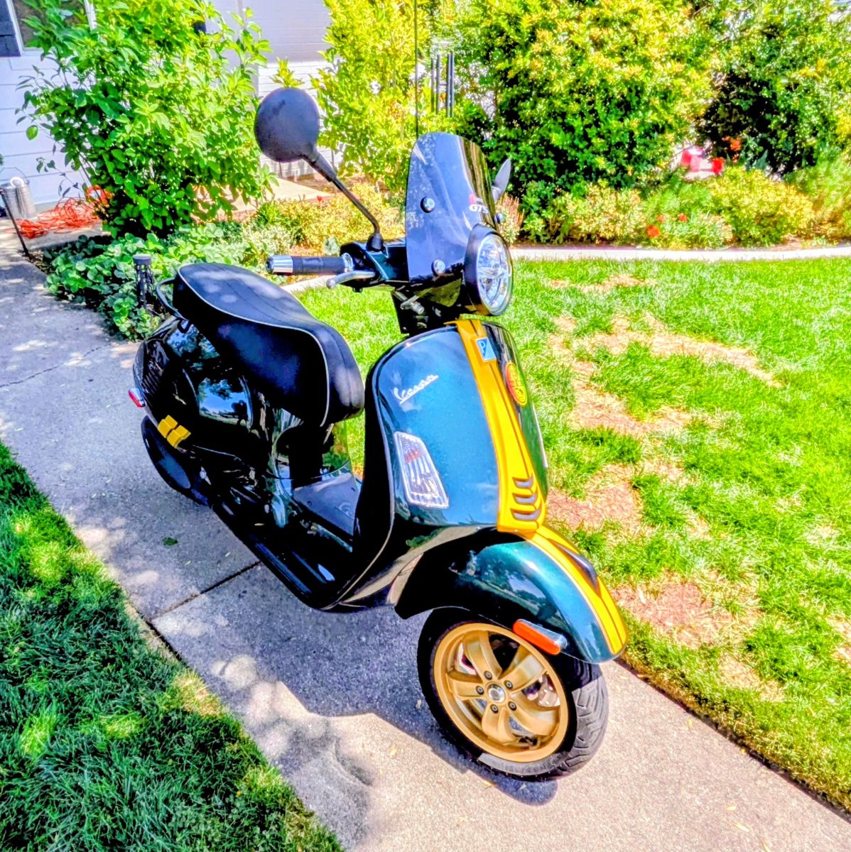 Vespa 300 GTS British racing series.