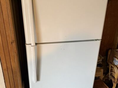 White GE 20.8 Cu Ft Fridge/ Freezer