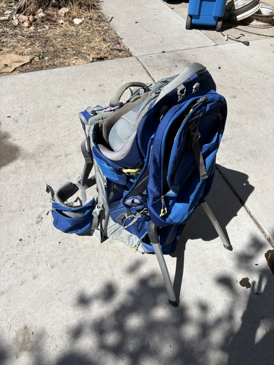 Thule Sapling Elite Child Carrier Backpack - Blue/Gray Hiking Backpack with Stand