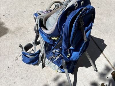 Thule Sapling Elite Child Carrier Backpack - Blue/Gray Hiking Backpack with Stand