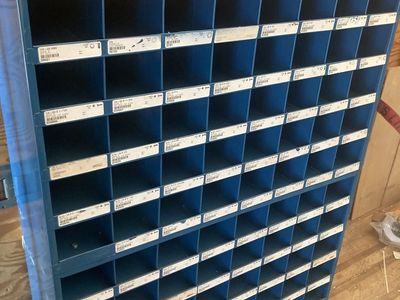 Bolt & nut compartment bin