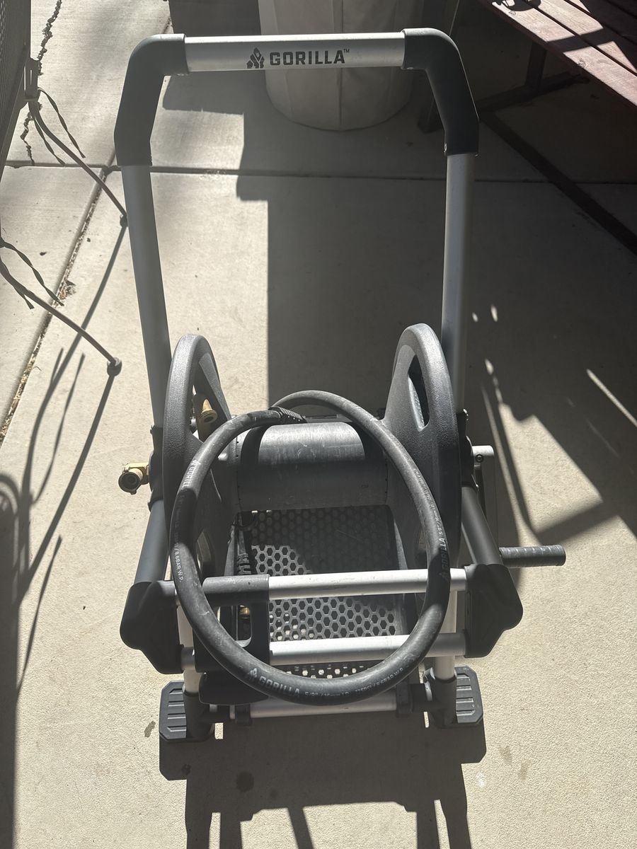 Garden hose reel