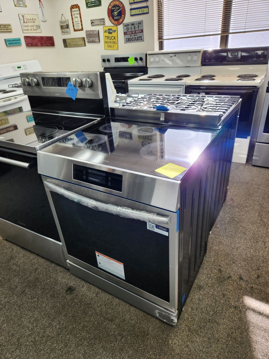 STUNNING BRAND NEW! FRIGIDAIRE GALLERY INDUCTION SLIDE IN RANGE!