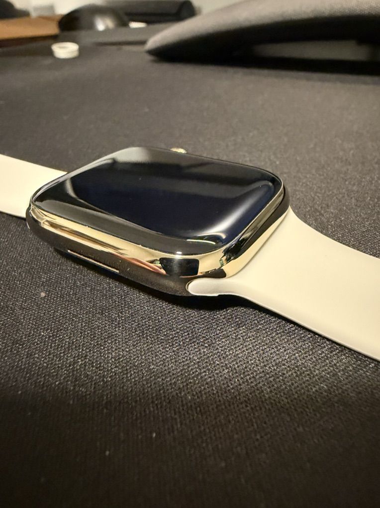 Apple Watch Series 9 45mm Stainless Steel Gold